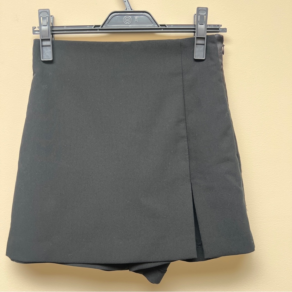 Zara Elegant Black Shorts-Skirt